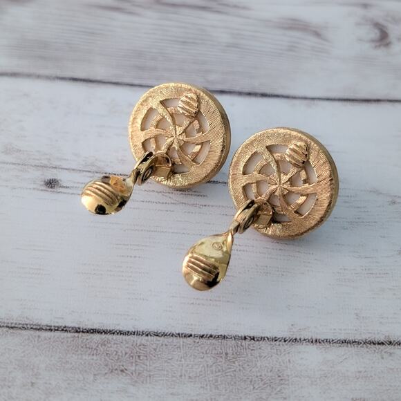 Vintage Monet Clip On Earrings Domed White with Gold Tone Statement - Picture 4 of 5